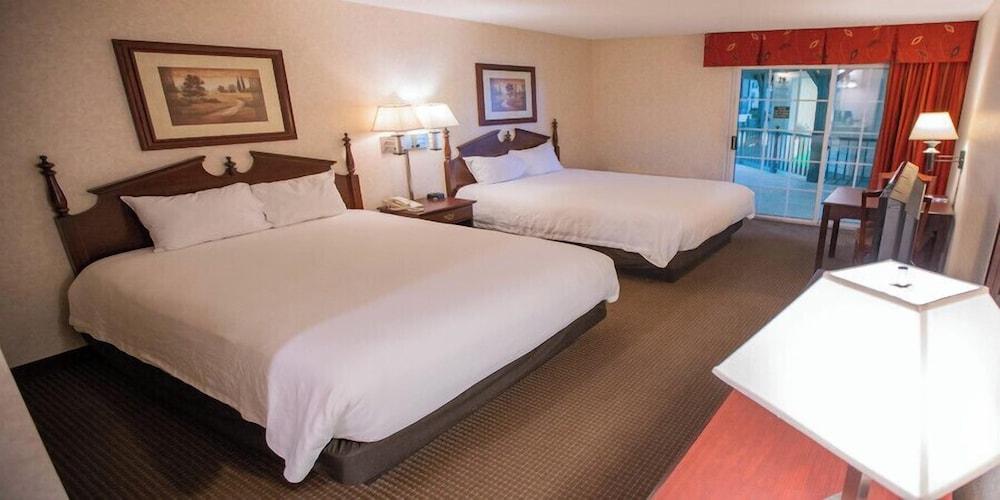 Grand Hinckley Inn photo 28