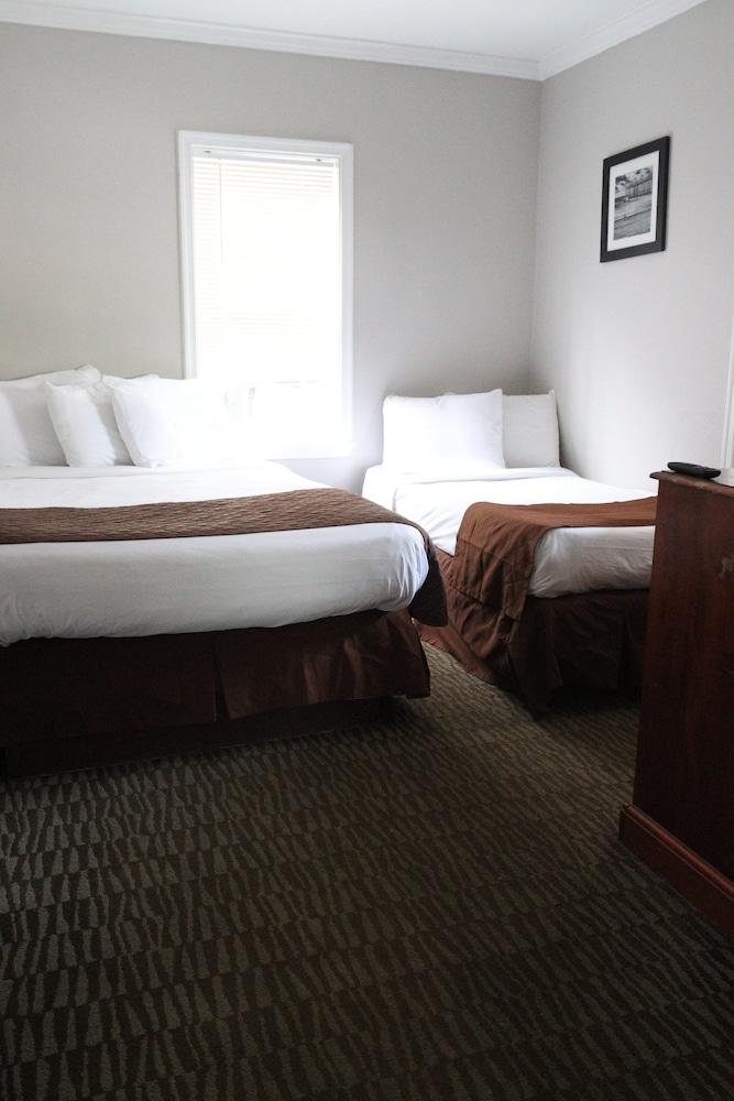 The Burgundy Inn photo 2