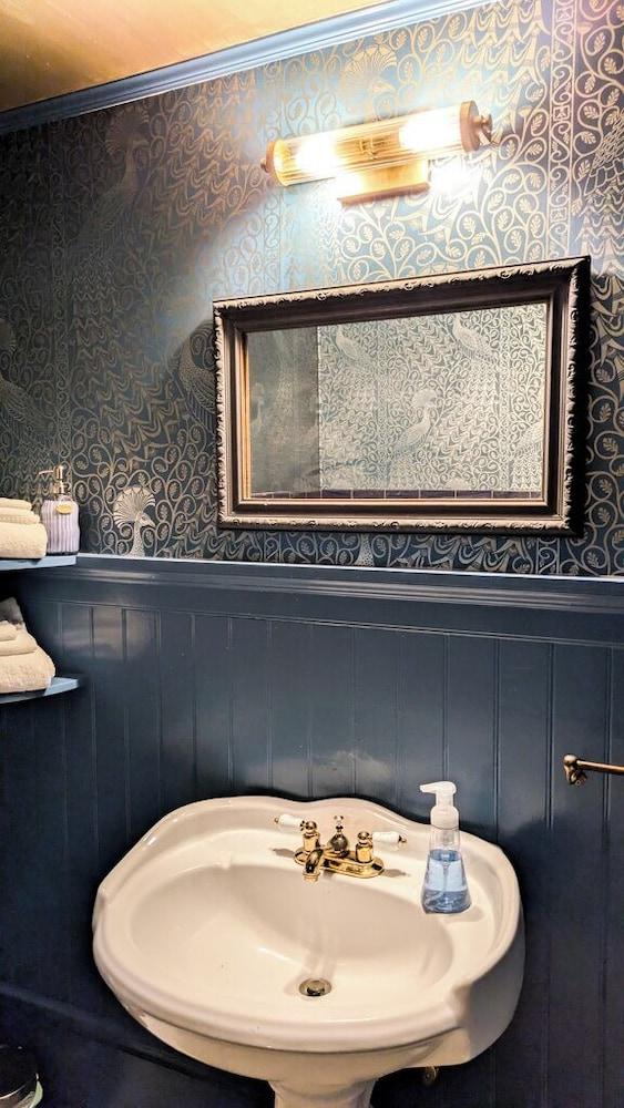 The Weller House photo 40