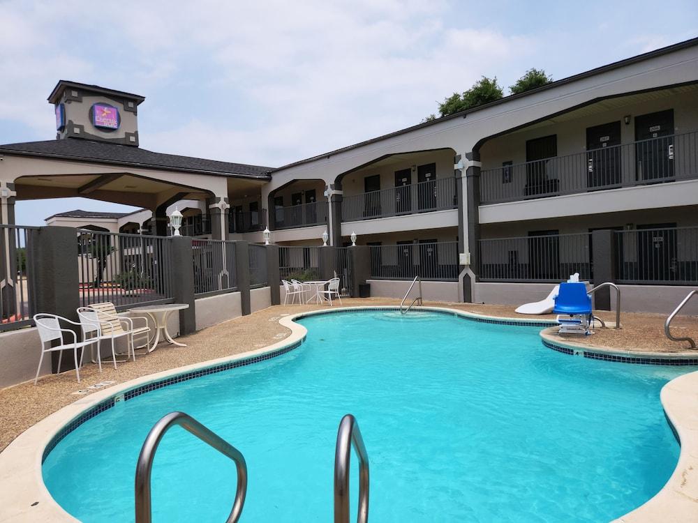 Express Inn Tomball photo 25