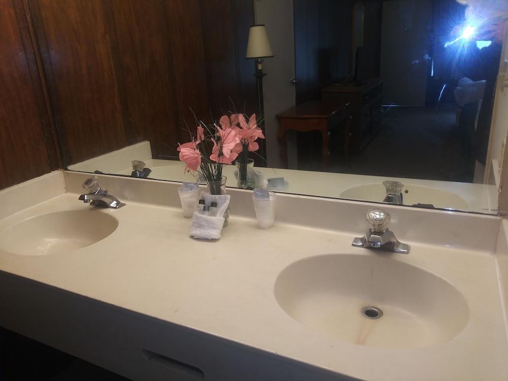 Family Inns of America Williamsburg photo 31