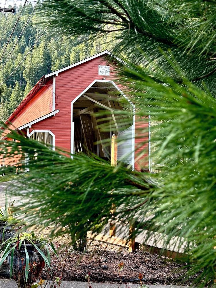Westfir Lodge & Mountain Market photo 11