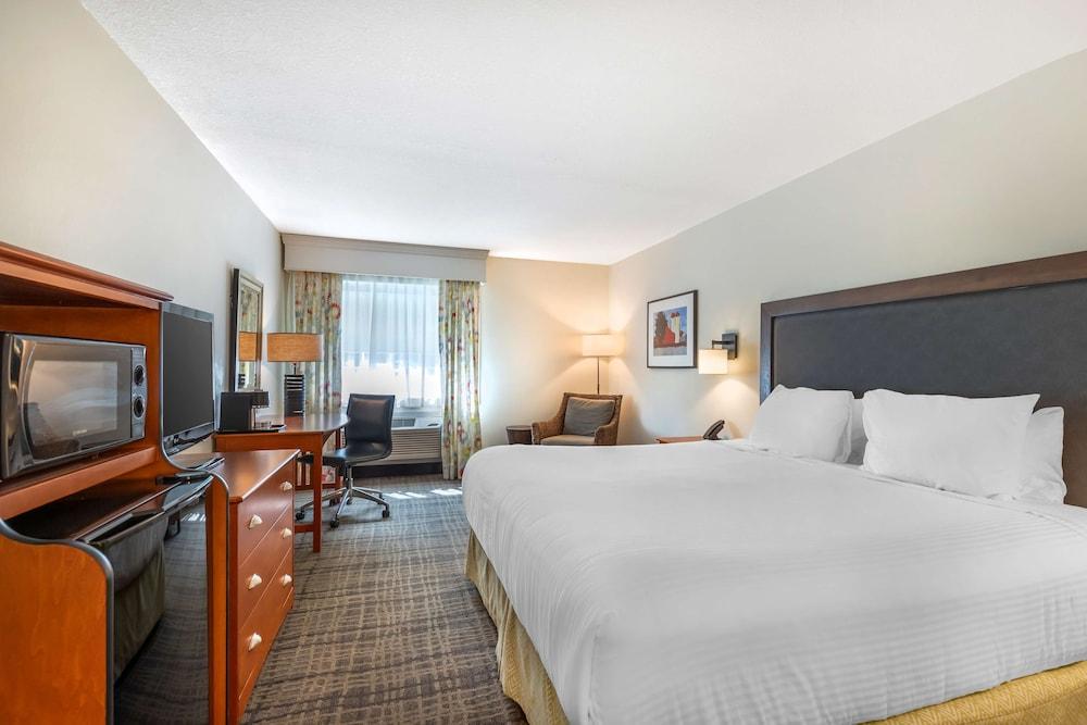 Best Western Plus University Park Inn & Suites photo 72