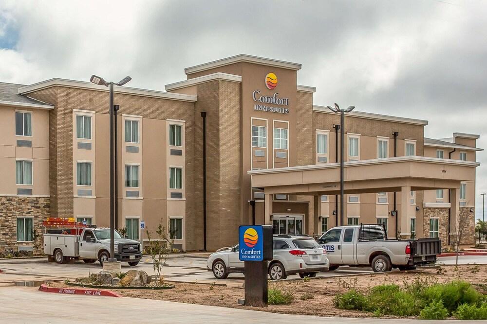 Comfort Inn & Suites Snyder photo 40