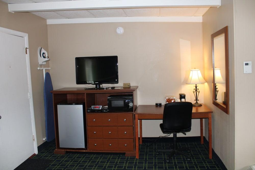 Claremont Motor Lodge photo 14