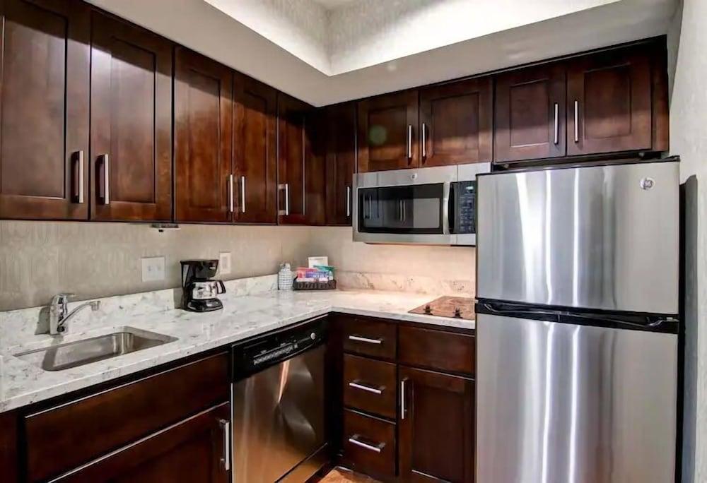 Poplar Inn and Suites photo 12