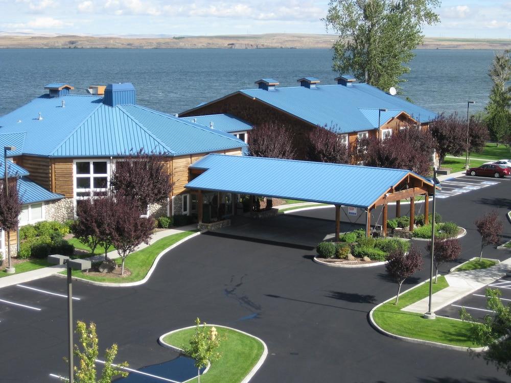 River Lodge And Grill photo 22