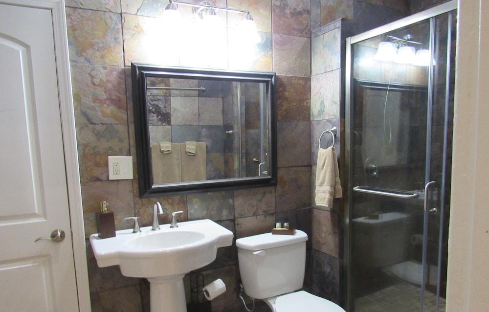 Hamilton House Inn photo 14