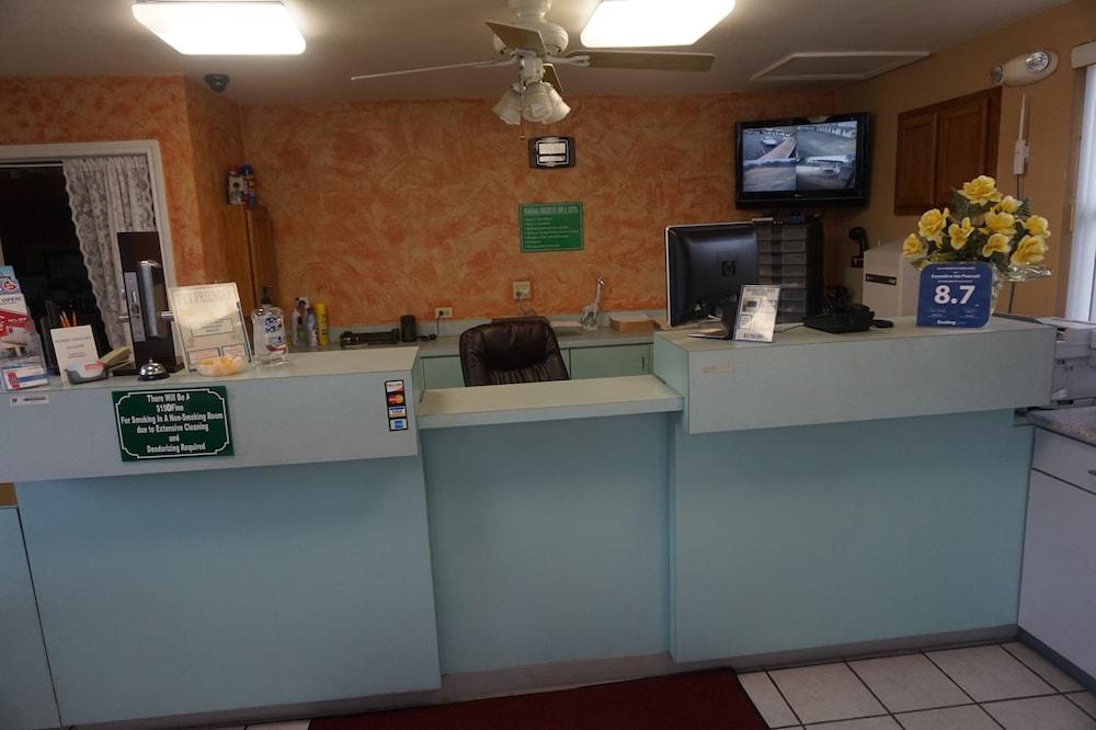 Pearsall Executive Inn photo 4