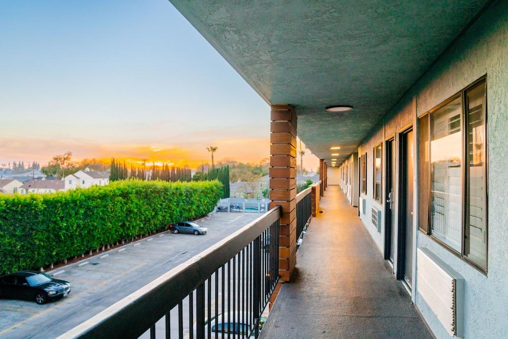 Gateway Inn Gardena photo 47