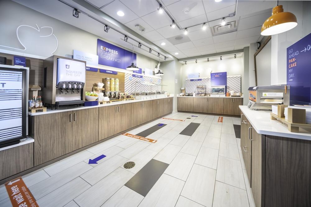 Holiday Inn Express Brevard City Center by IHG photo 24