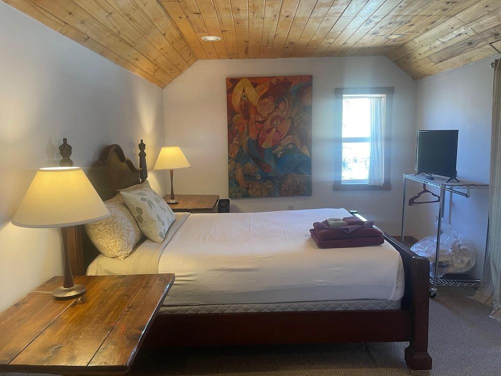 SnowMansion Taos Adventure Lodge photo 29