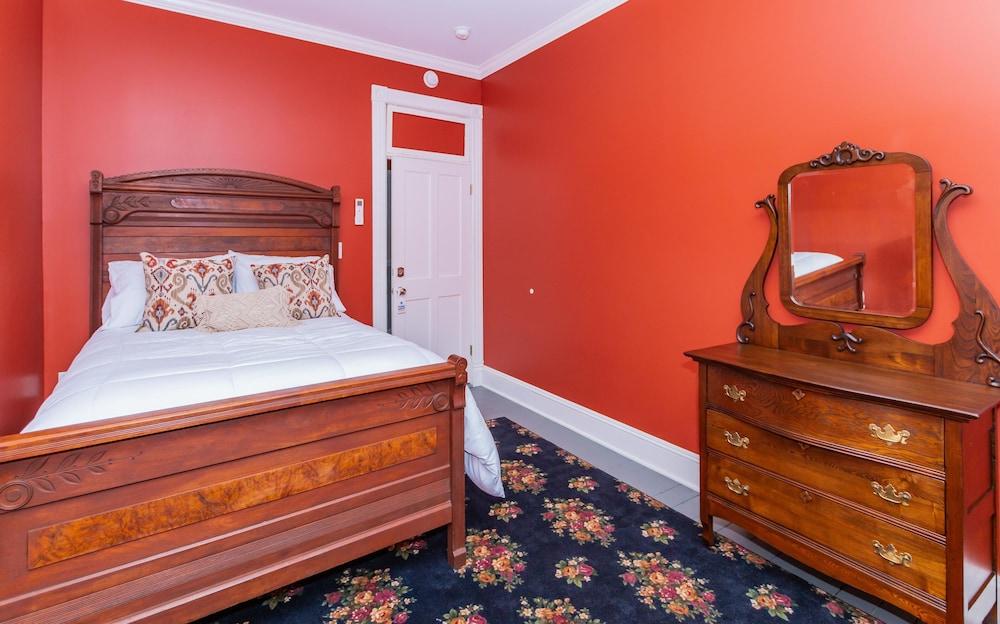 Historic Hotel Broadalbin photo 9