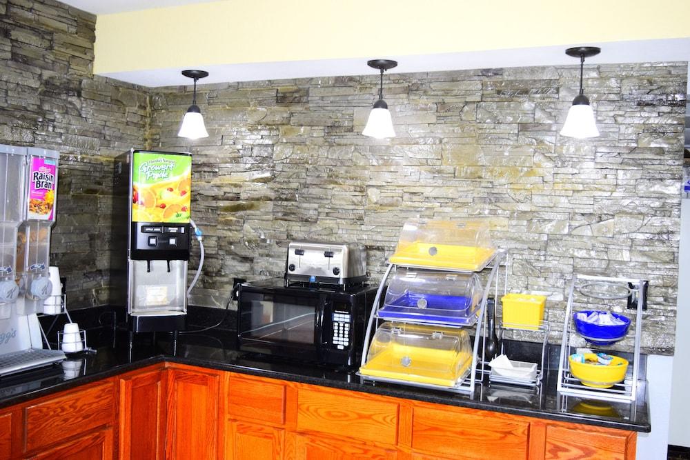 Days Inn by Wyndham Rock Falls photo 9