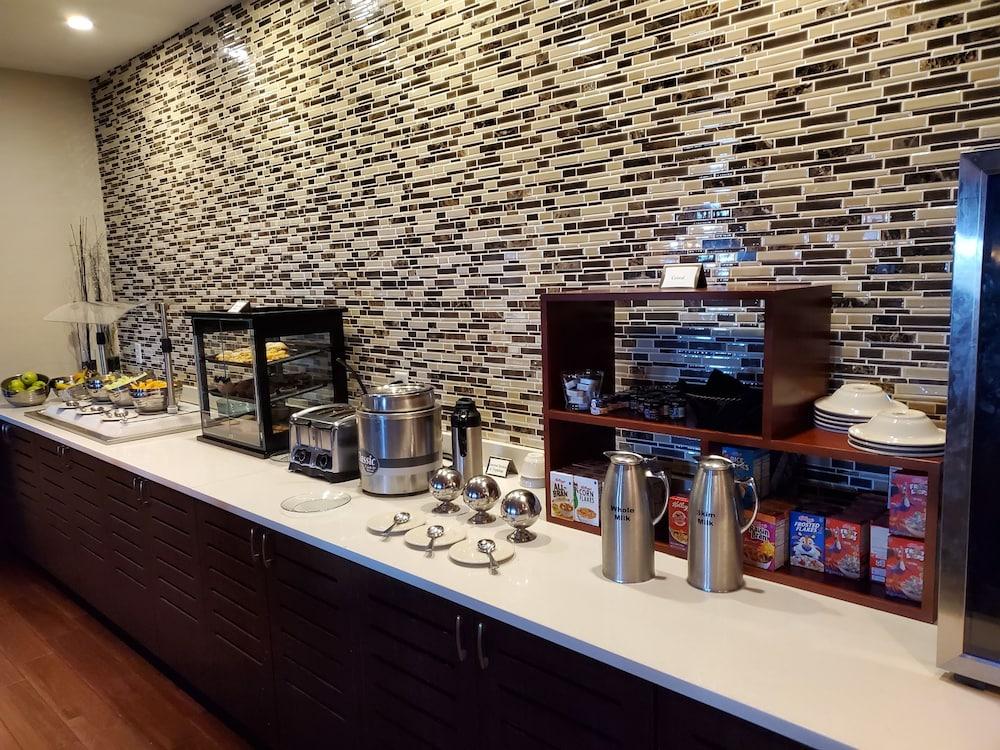 Crowne Plaza Springfield by IHG photo 11