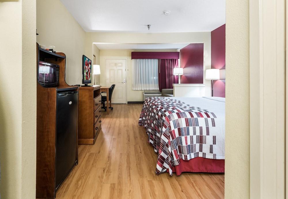 Red Roof Inn Conroe North - Willis photo 5