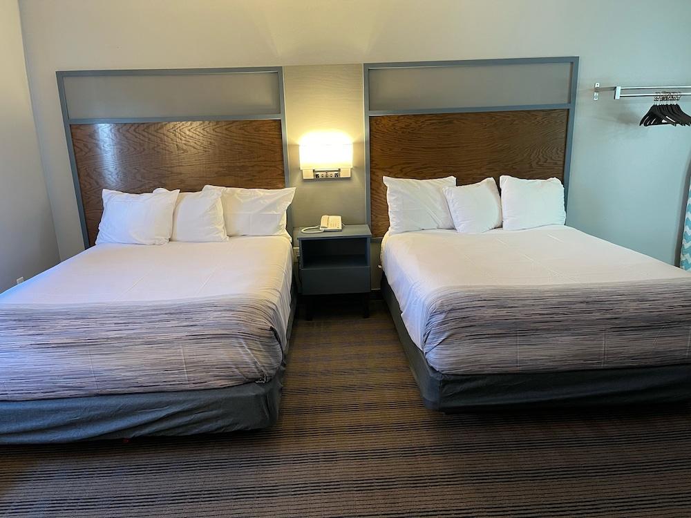 AmericInn by Wyndham Ladysmith photo 29