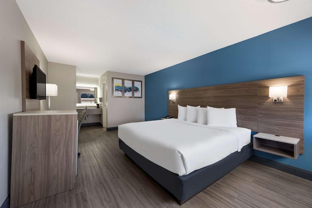 SureStay Hotel by Best Western Spring North Houston photo 17