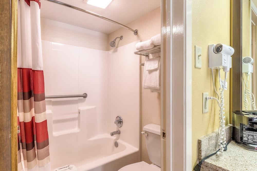 Red Roof Inn Amarillo West photo 32