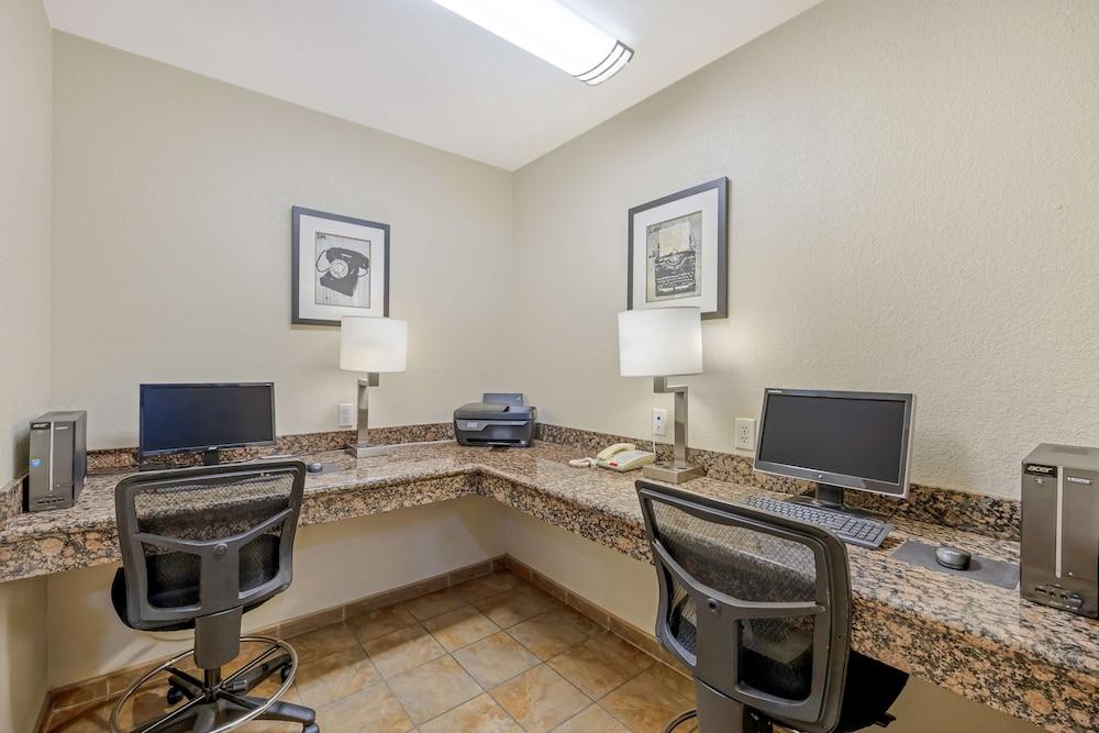 Best Western Plus Guymon Hotel & Suites photo 34