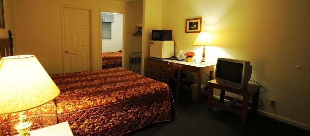 Burney Motel photo 3