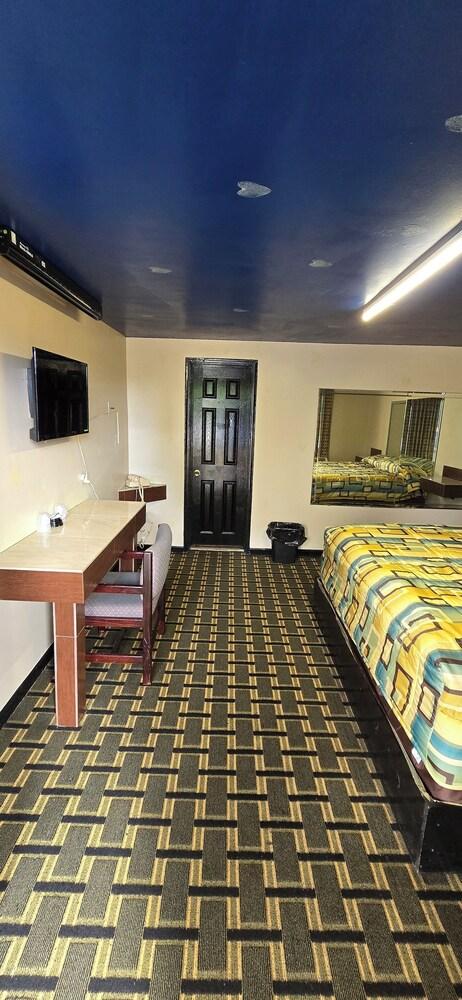 Royal Budget Inn photo 22