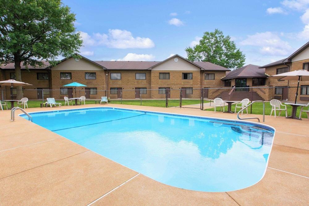 Baymont Inn and Suites by Wyndham Farmington, MO photo 37