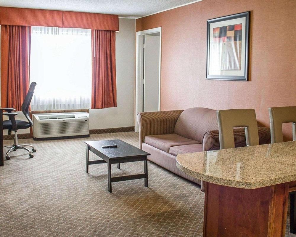 Howard Johnson by Wyndham Columbus State Fairgrounds I-71 photo 33
