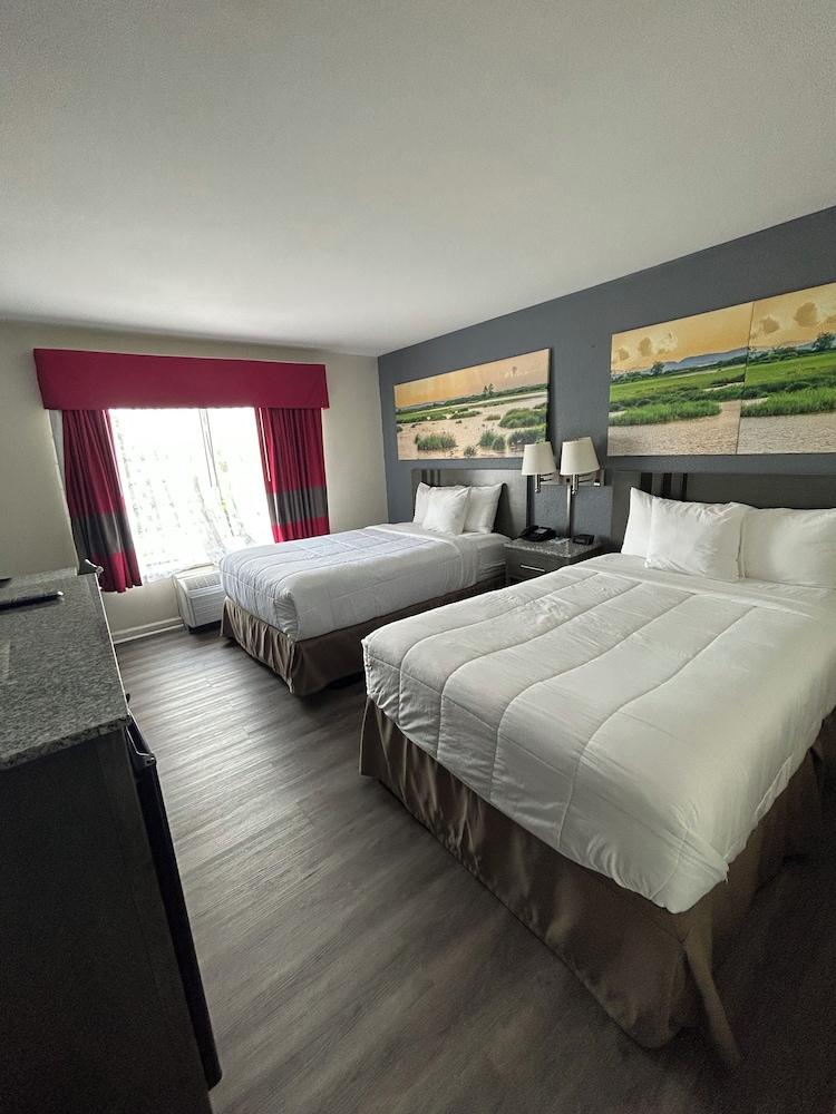 Clarion Pointe - Greensboro Coliseum Area photo 12