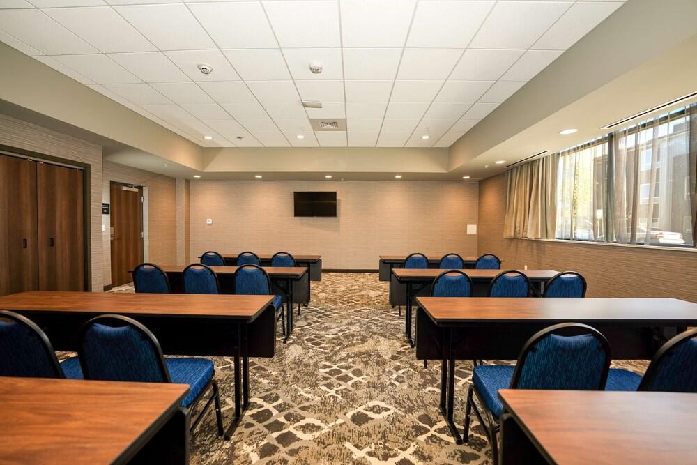 Hampton Inn & Suites Aurora South Denver photo 57