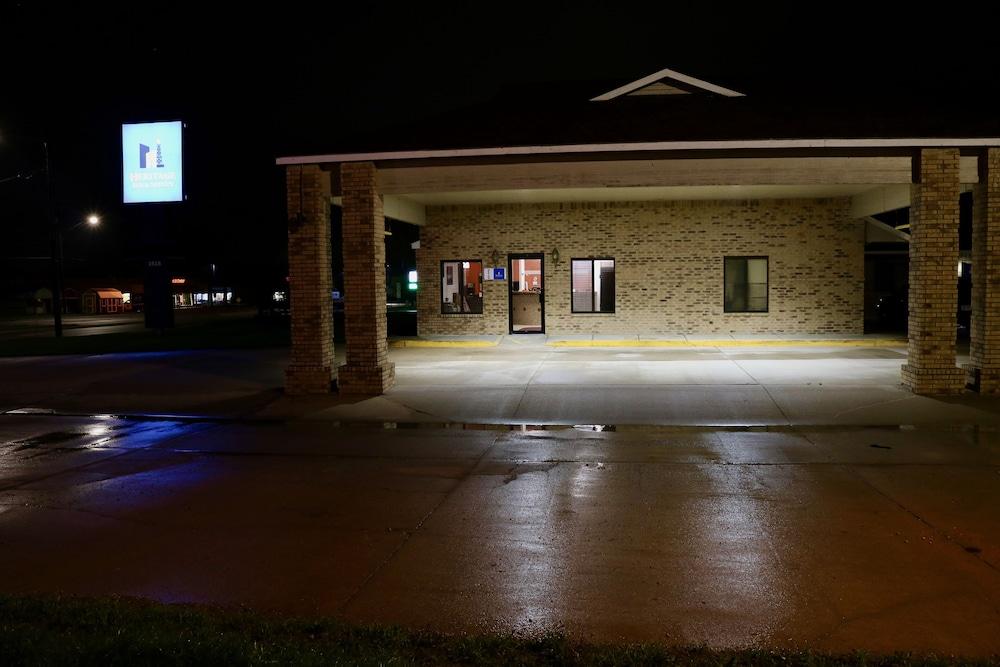 Heritage Inn & Suites photo 16