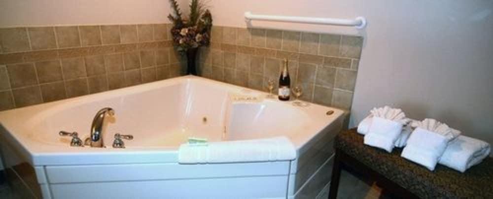Hearthstone Inn & Suites photo 12