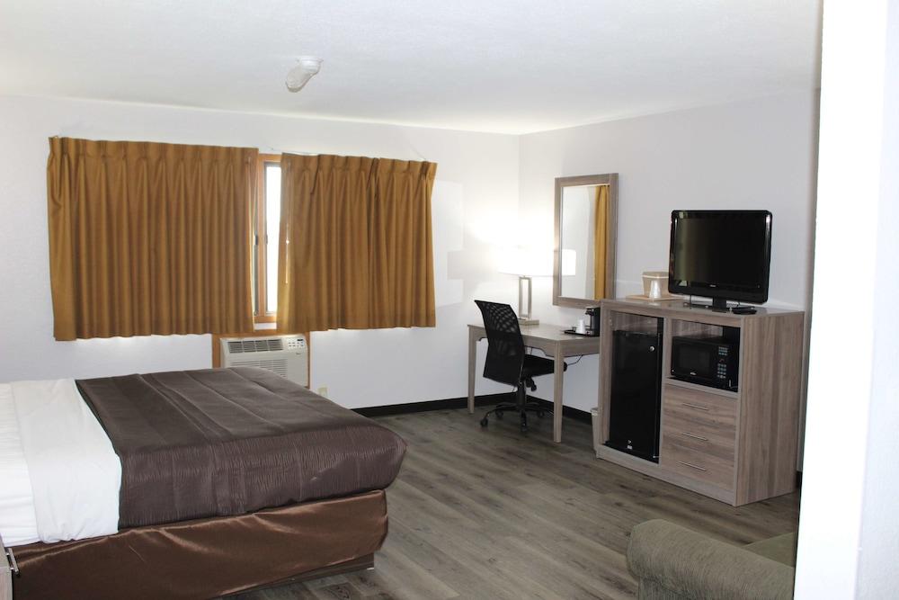 Ramada by Wyndham Cedar Rapids South photo 7