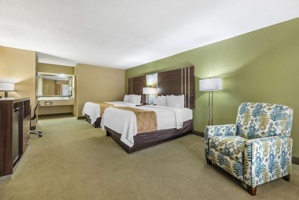 Quality Inn Paris photo 17