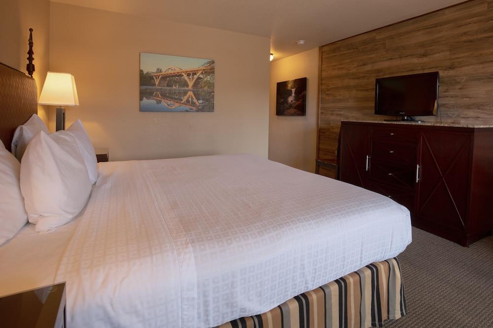 Riverside Inn photo 29