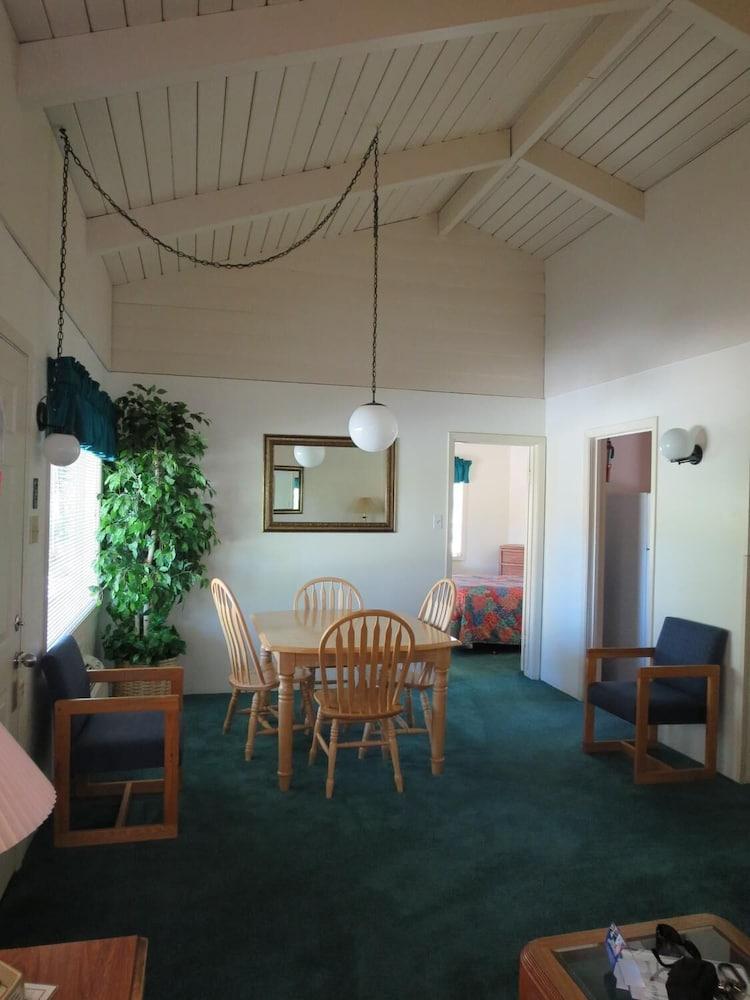 Bridge Bay Lodge at Shasta Lake photo 12