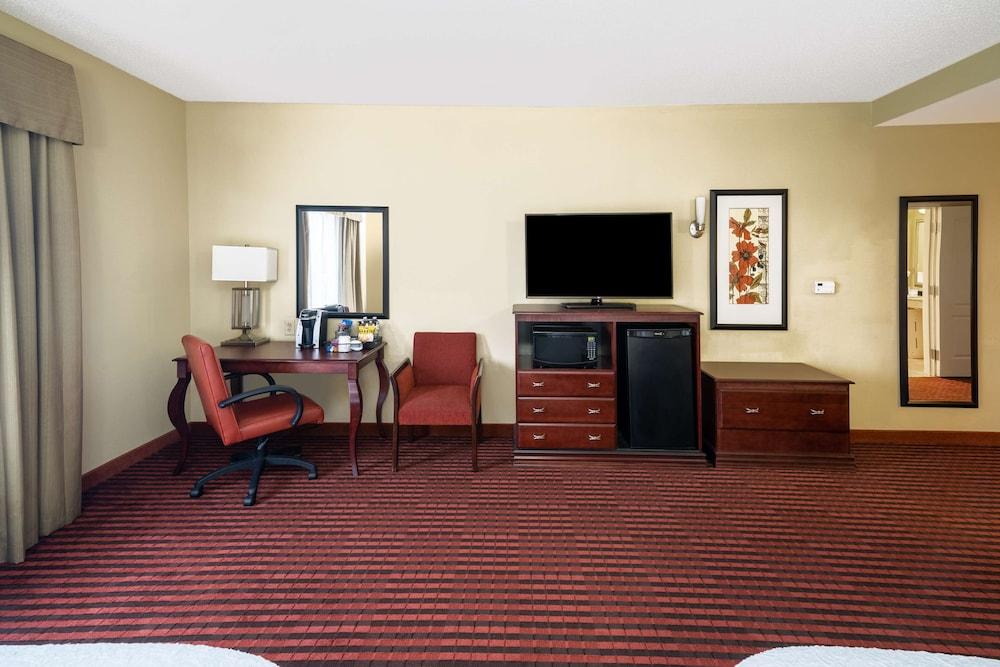 Hampton Inn Covington, GA photo 26