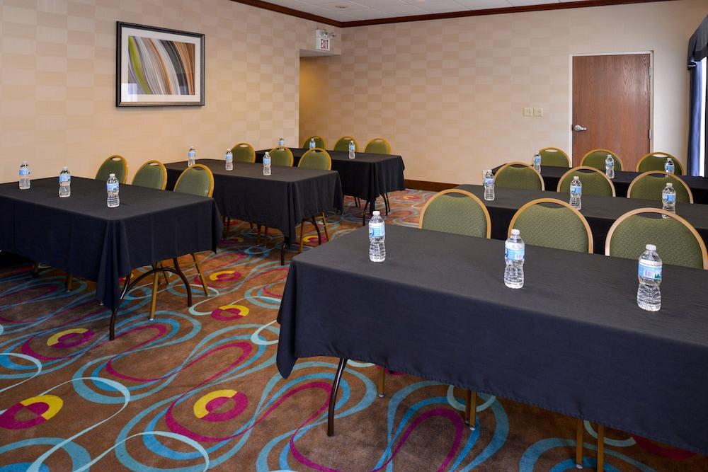 Holiday Inn Express & Suites Dayton-Huber Heights by IHG photo 43
