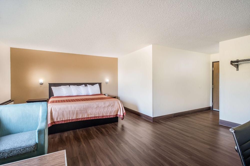 Americas Best Value Inn & Suites Harrisonville photo 14