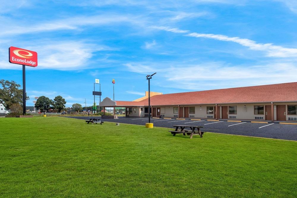 Econo Lodge Cornersville I-65 photo 1