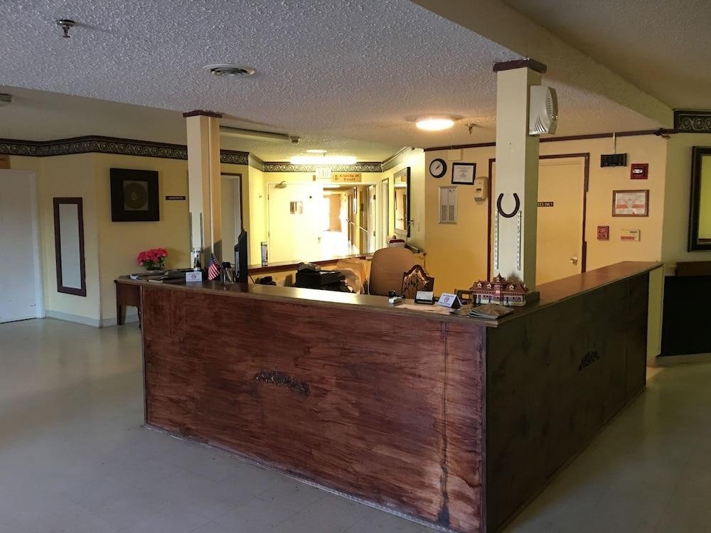 Reddy Inn and Suites photo 8