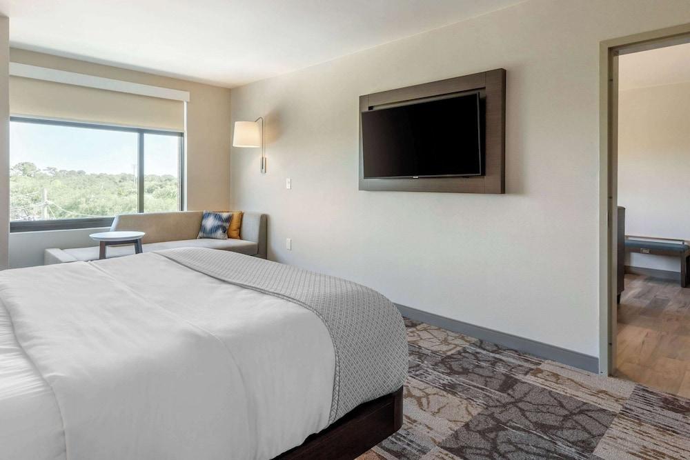 DoubleTree by Hilton Charleston Riverview photo 48