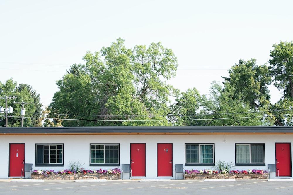 The Sapphire Motel photo 93