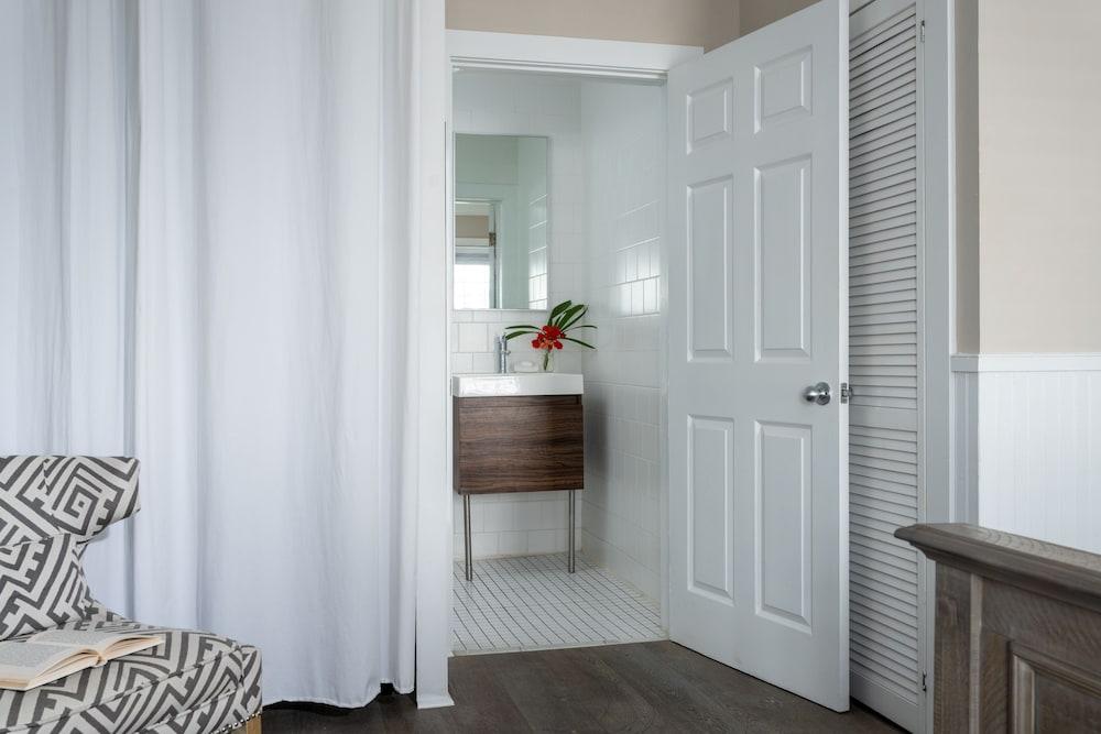 Alexanders Guesthouse - Adult Exclusive, LGBTQ Friendly photo 43