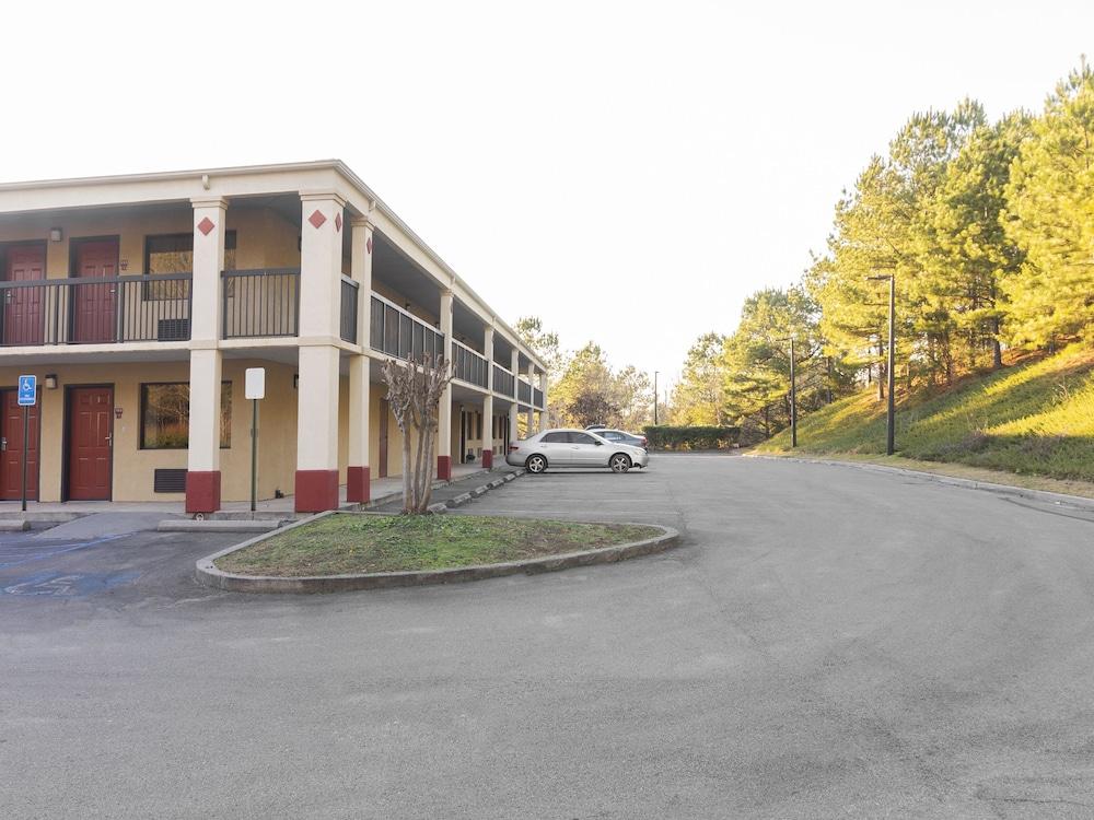 Days Inn by Wyndham Adairsville photo 48