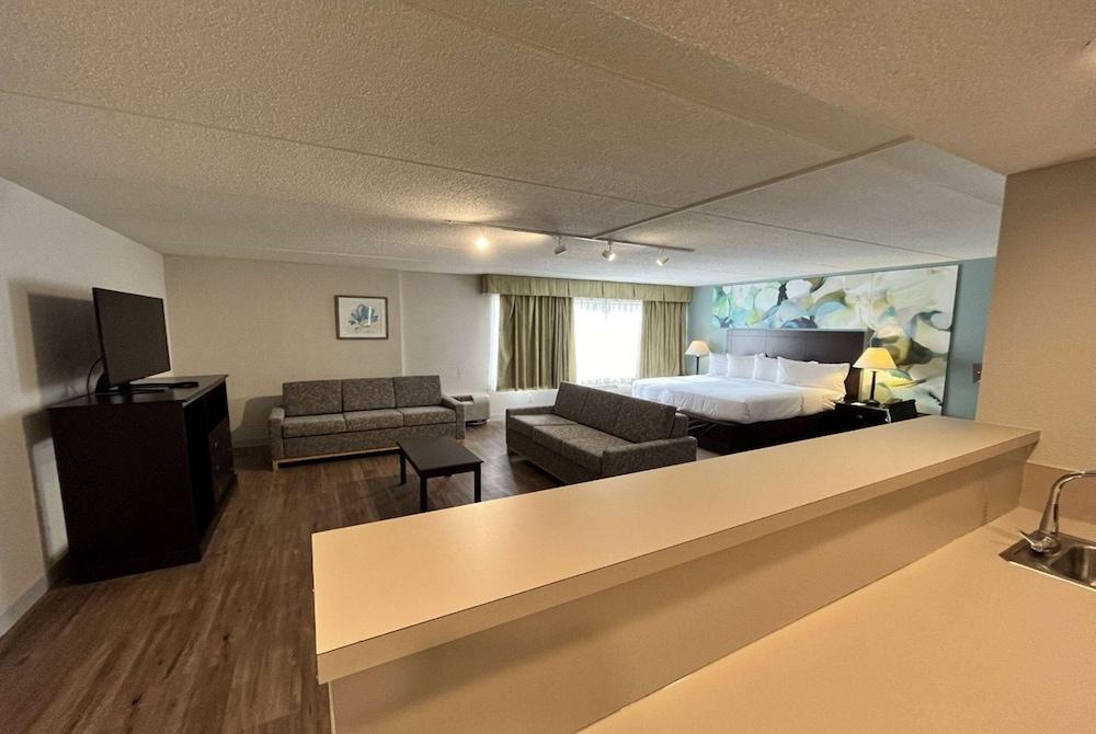 Wyndham Garden Ann Arbor photo 49