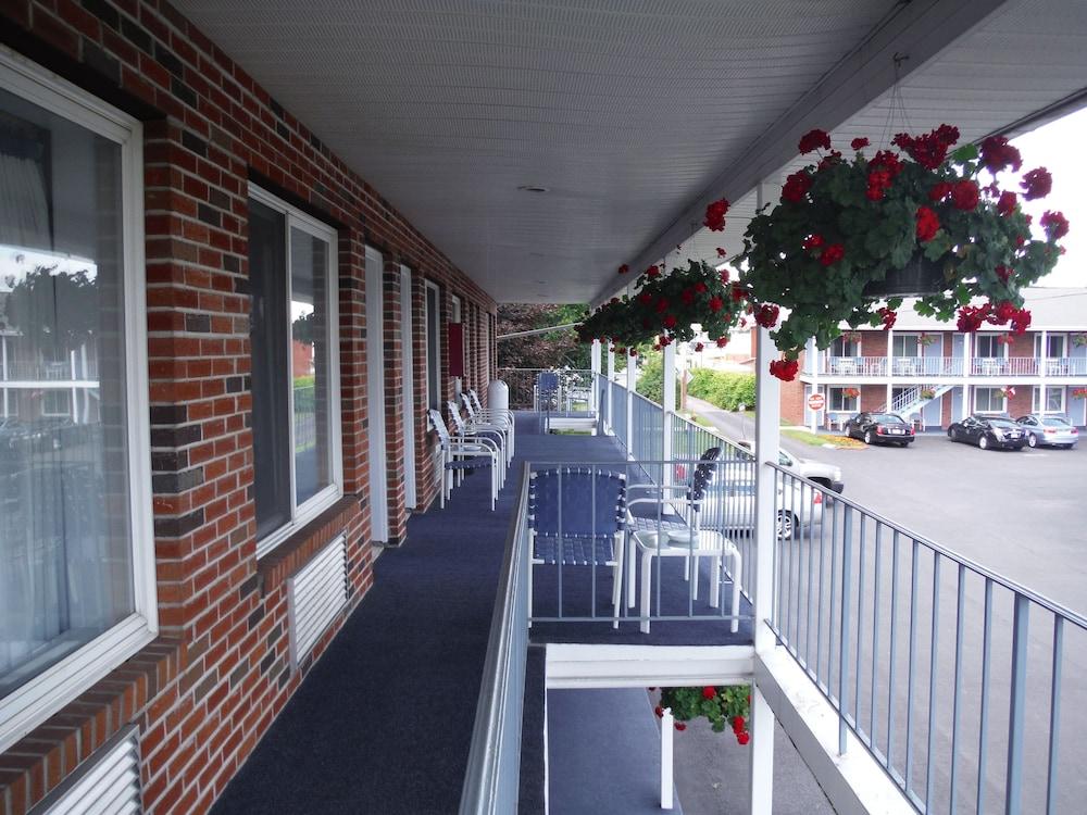 The Springs Motel photo 1