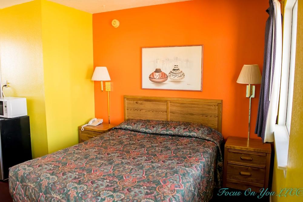 Bloomfield Motel photo 16