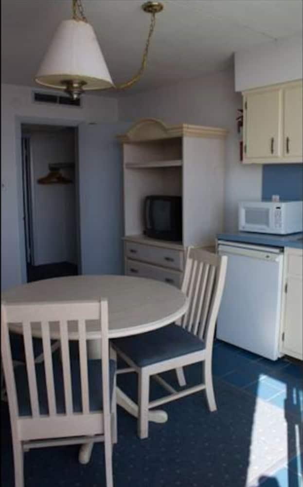 Acropolis Oceanfront Resort photo 7