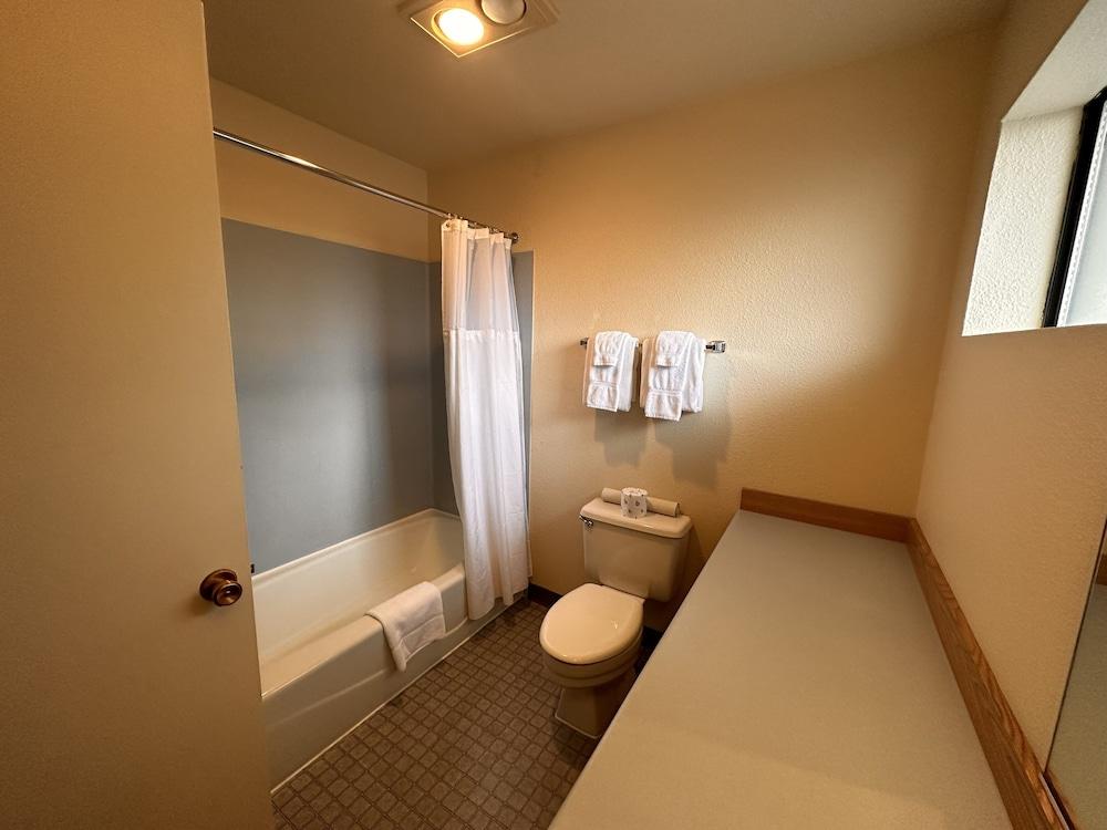 Astoria Crest Motel photo 82